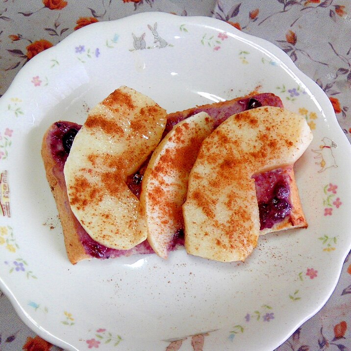 ブルーベリージャムとヨーグルトの林檎トースト